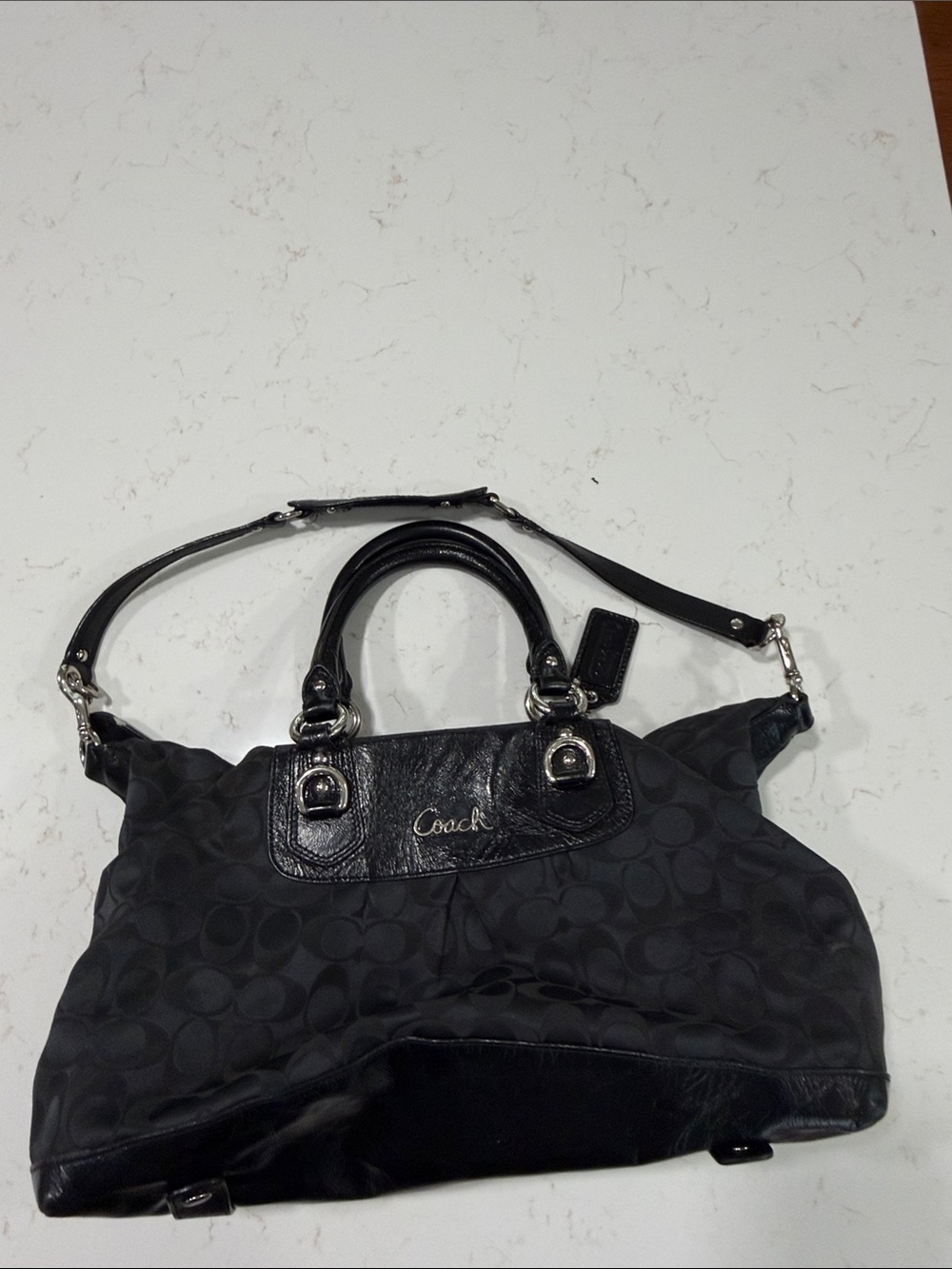 COACH Signature Shoulder/Handbag